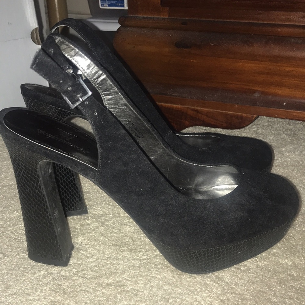 Size 8.5 suede shoes